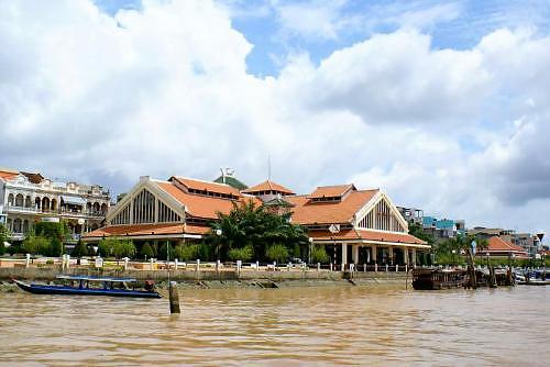 Ninh Kieu Dock: More Than Just a Pier