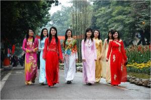 Vietnamese traditional dresses (Ao Dai) - symbol of Vietnamese culture -  Viet Nam National Authority of Tourism